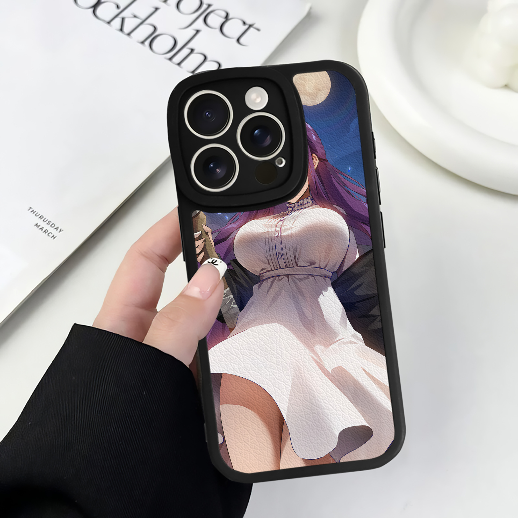 （画像用） 葬送のフリーレン Frieren 【iPhone 16シリーズ対応】シリコンスマホケース（レザー調） 材質：シリコン